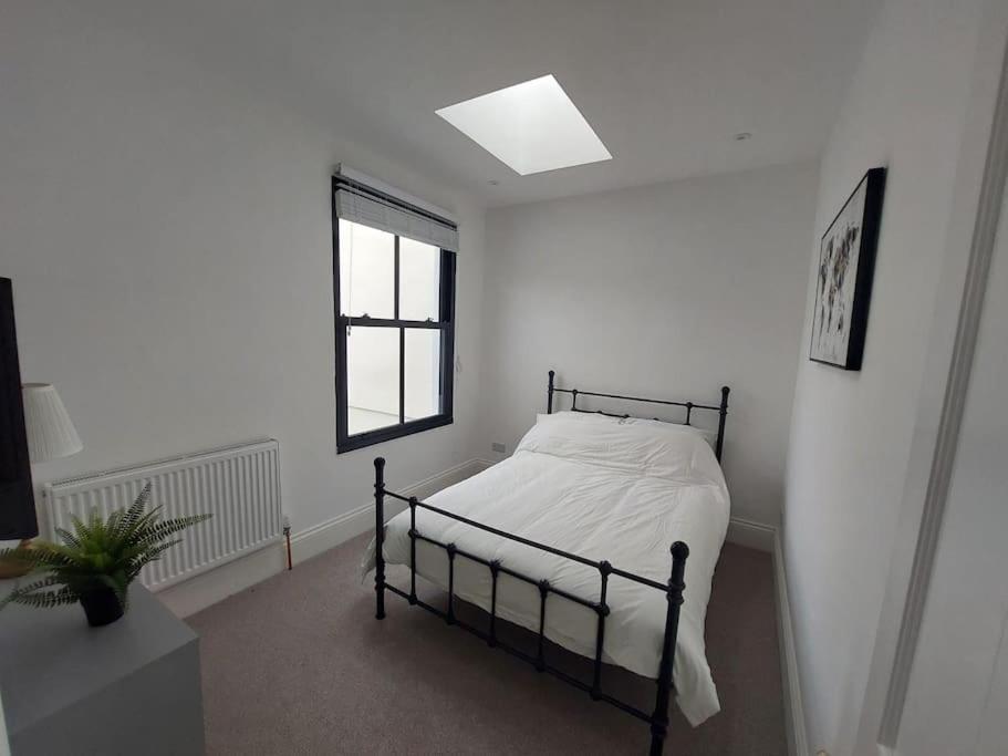 Casa de férias Large Newly Refurbished House Close To Harbour *