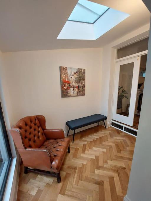 Large Newly Refurbished House Close To Harbour *