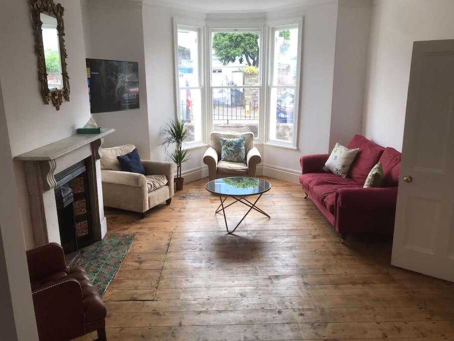 Large Newly Refurbished House Close To Harbour Casa de férias